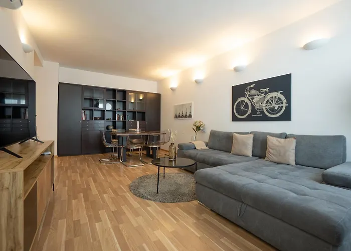 Charming With Balcony, Close To Stephansdom Cathedral