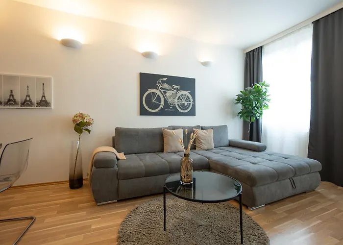 Charming With Balcony, Close To Stephansdom Cathedral *