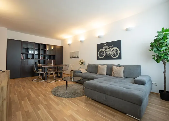 Charming With Balcony, Close To Stephansdom Cathedral