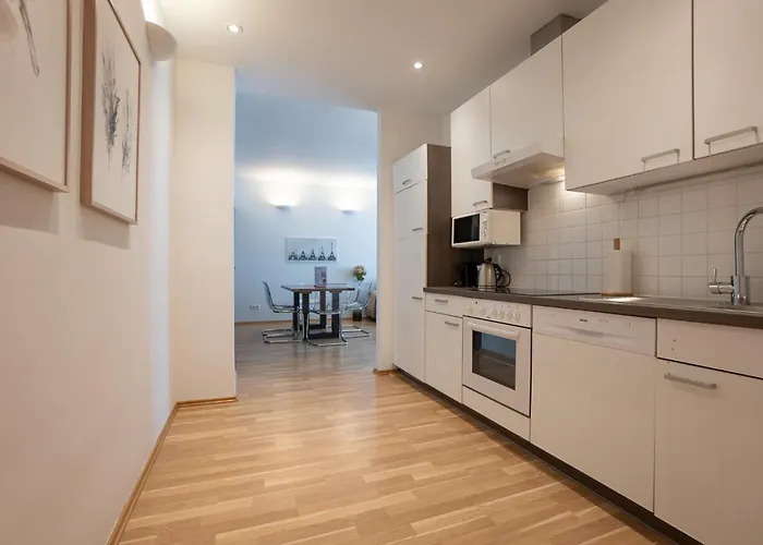 Apartmán Charming With Balcony, Close To Stephansdom Cathedral Vídeň