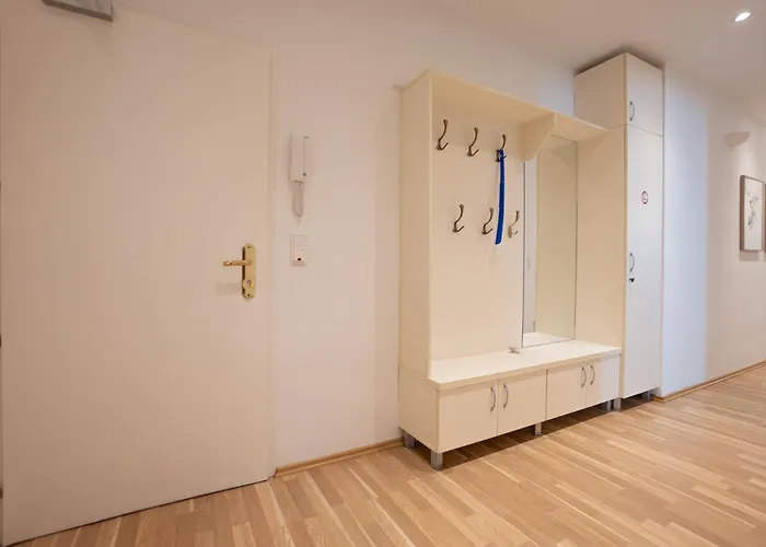 Charming With Balcony, Close To Stephansdom Cathedral *