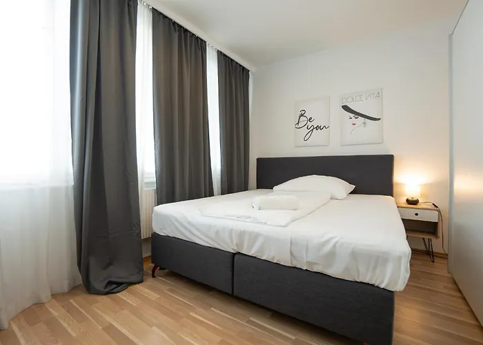Charming With Balcony, Close To Stephansdom Cathedral *