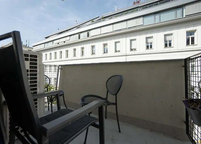 Charming With Balcony, Close To Stephansdom Cathedral Vídeň